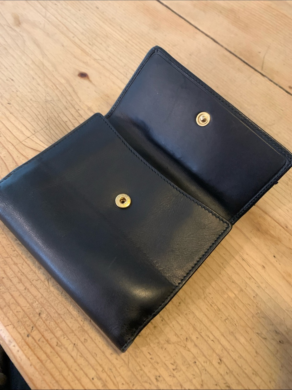 Salvatore Ferragamo, black snap closure wallet - Picture 13 of 14